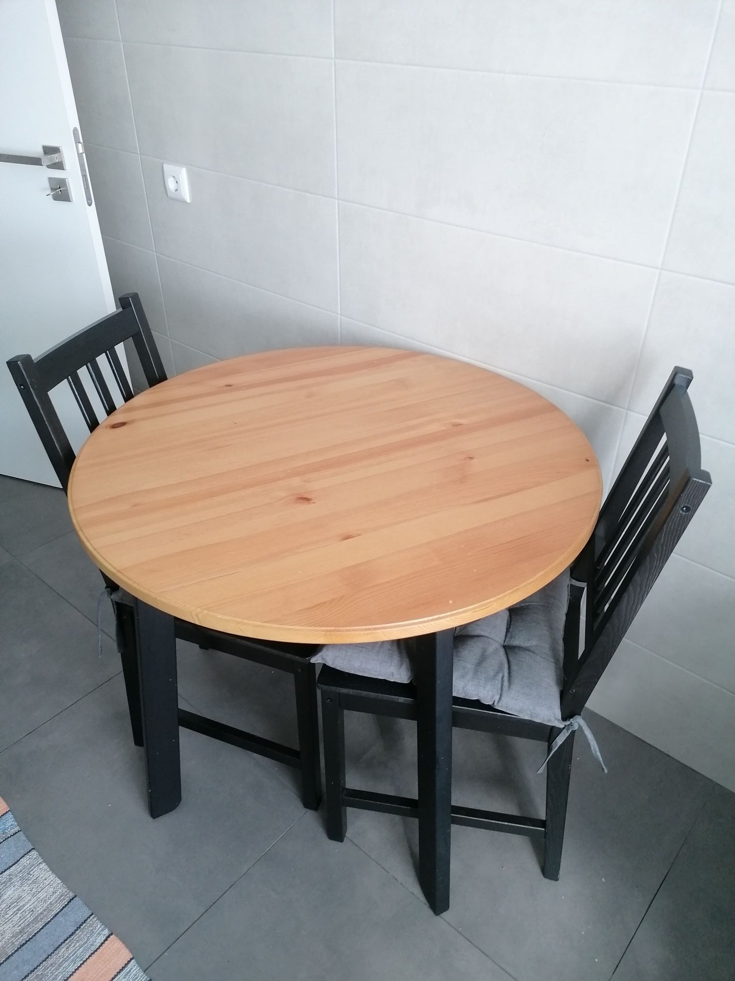 Mesa com cadeiras
