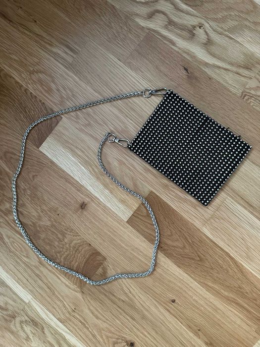 Torebka na łańcuszku srebrna czarna błyszcząca