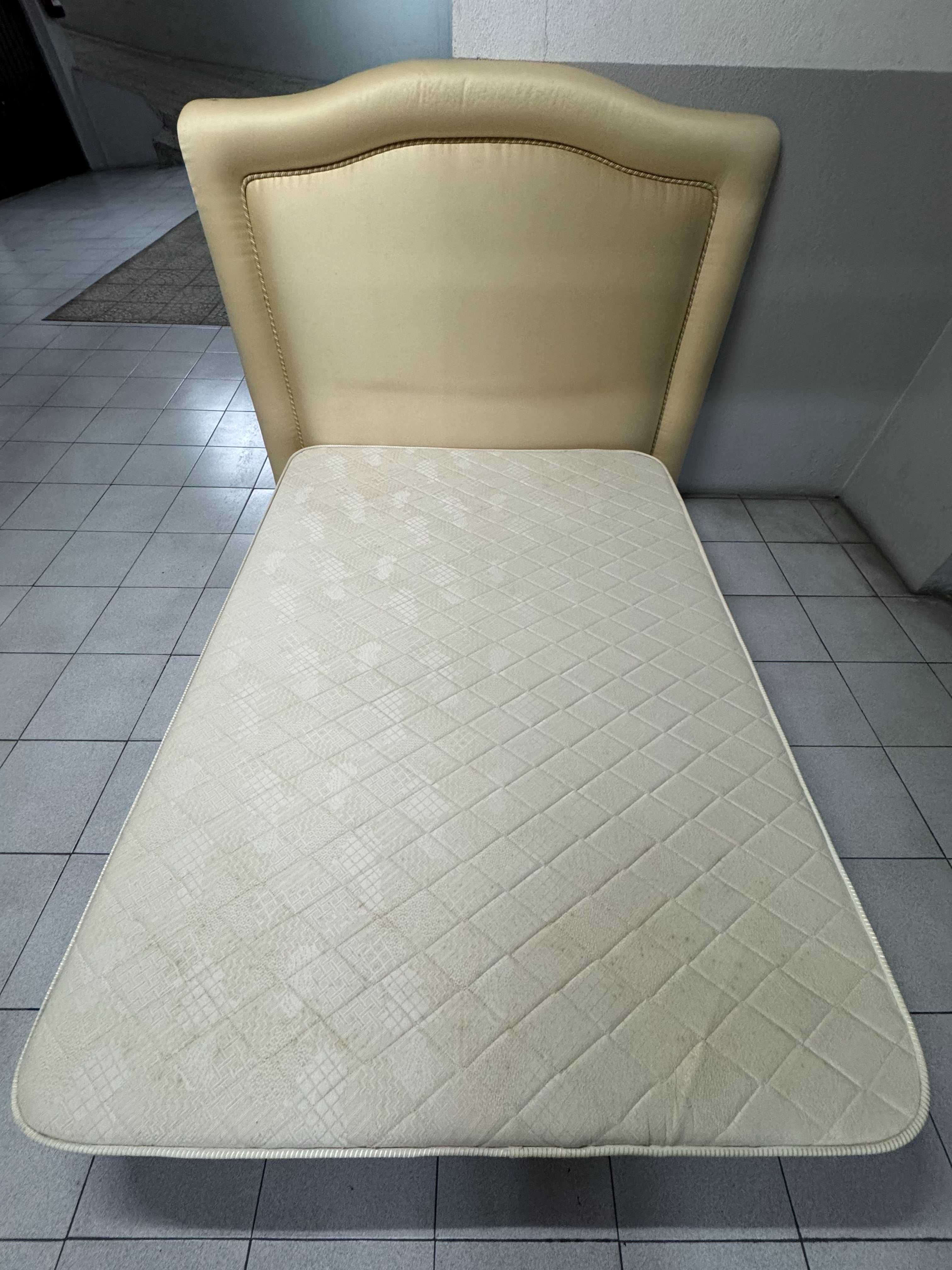 Sommier (cama) com cabeceira