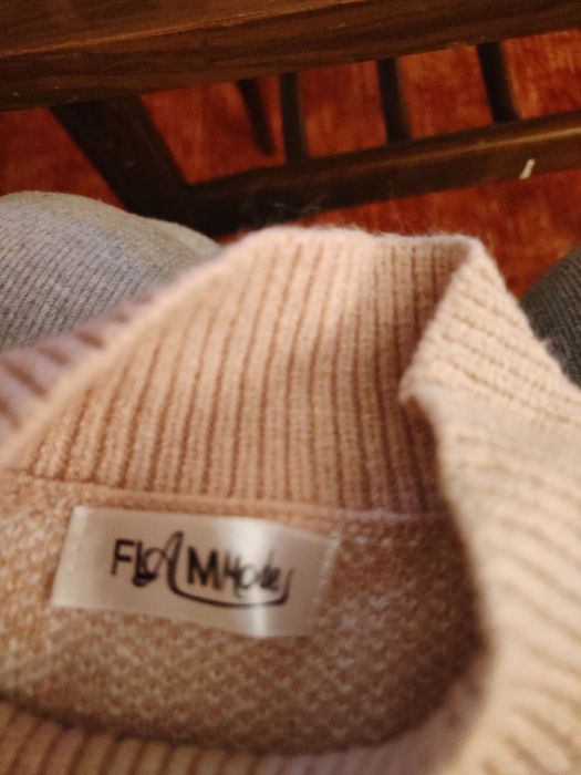 Uroczy miękki ciepły sweterek 38