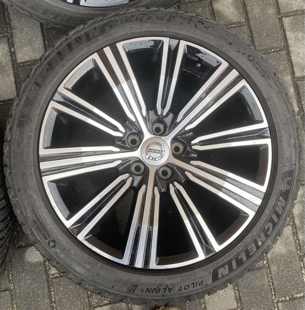 Alufelgi z oponami 235/45 R18 Volvo S60 V60 V70 V90 S90 Ford Mondeo