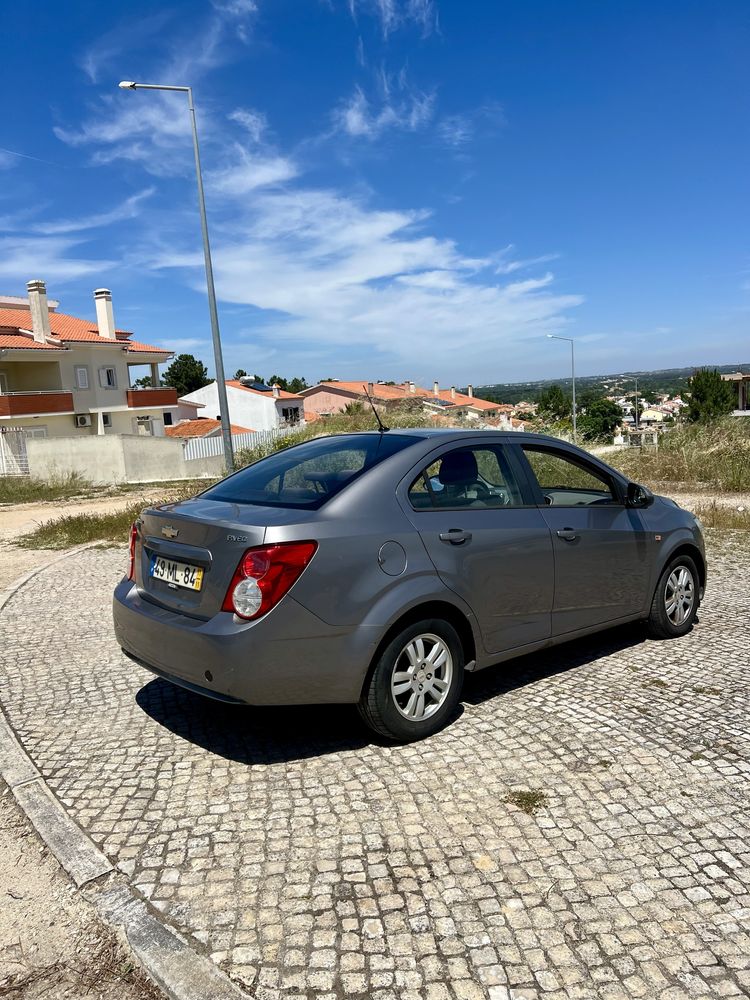 Chevrole Aveo 1.2 LT - Financiamento