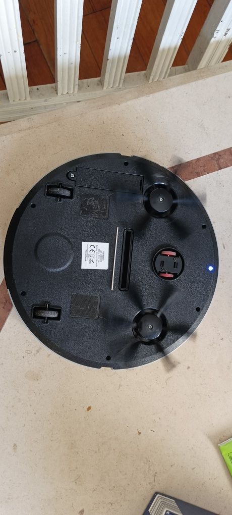 Robot aspirador com lançador de incenso