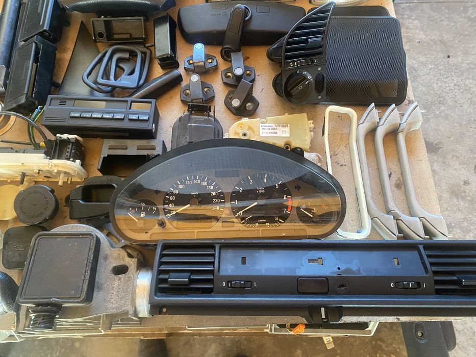 Peças BMW E36 318i, volante, quadrante, farolins, Airbag etc…|USADO