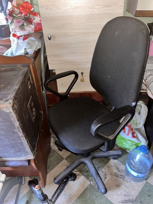 Продам офисные кресла не дорого!