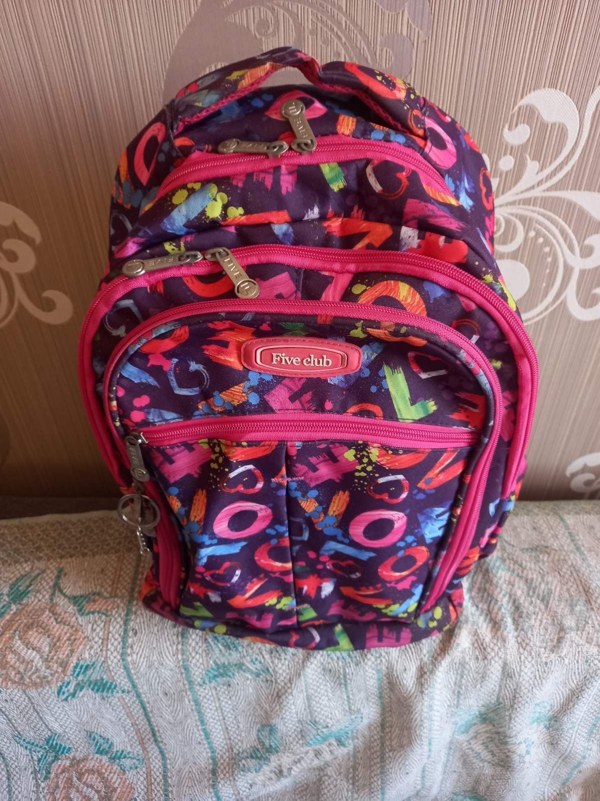 Шкільний портфель(рюкзак) на дівчинку
