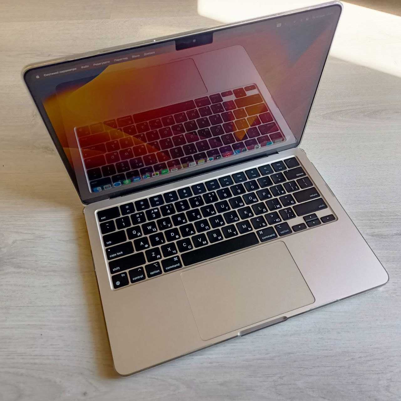 Продам Apple MacBook Air 2022, 8/256 ГБ M2 Starlight Ідеал + аксесуари