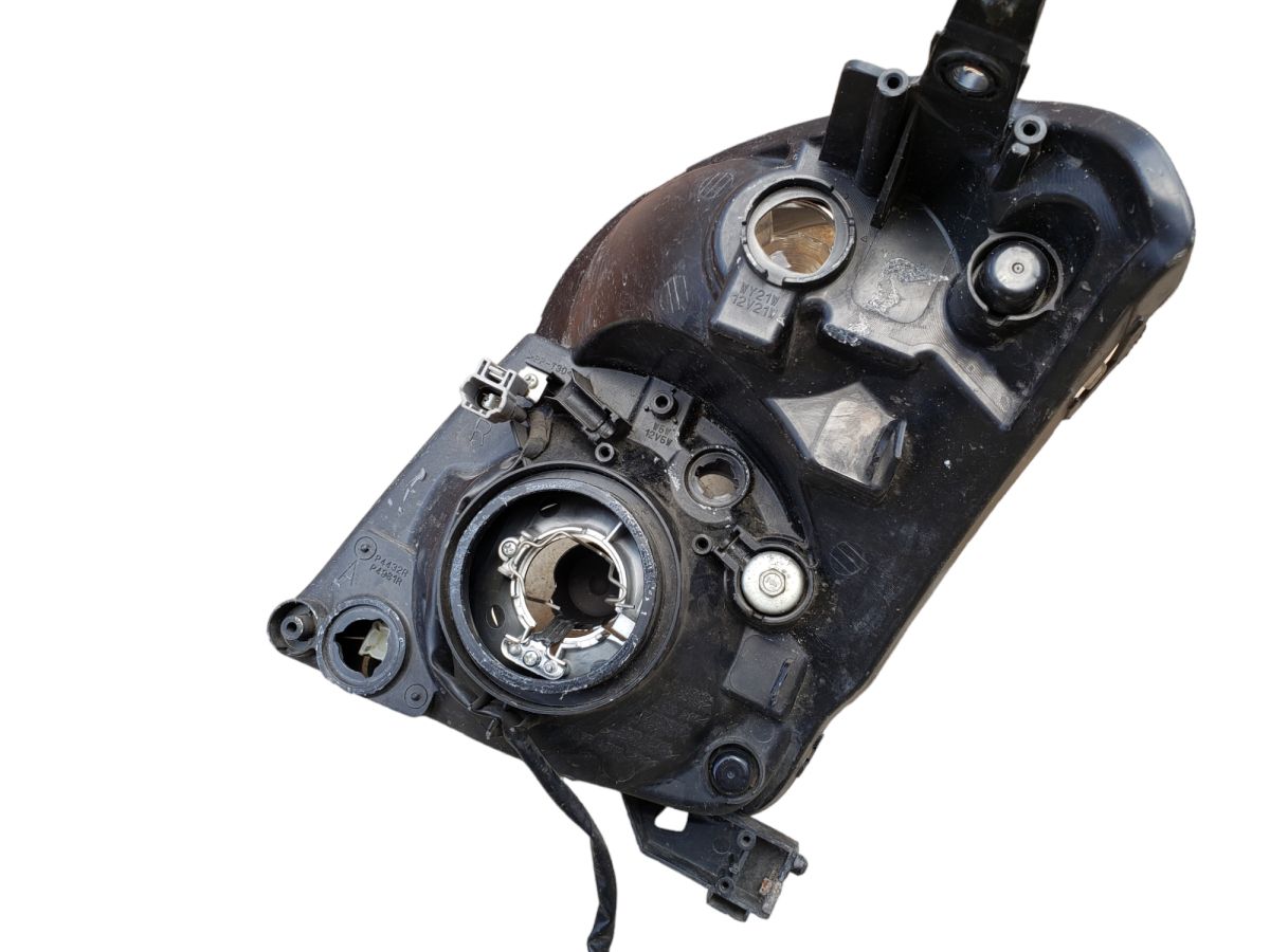 Передняя правая фара Suzuki Swift 2004-2011 3512063J30 разборка