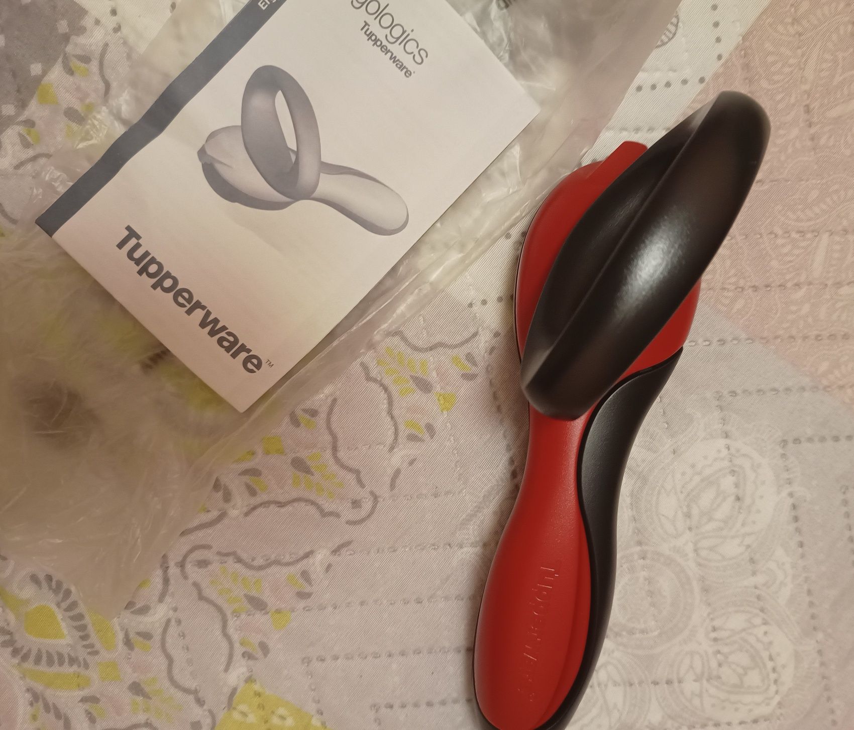 Консервний ніж Tupperware