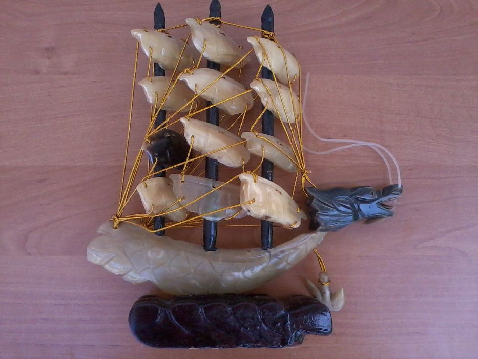 Парусники настольные меняю на сувенирый кортик, кинжал или аналогичное