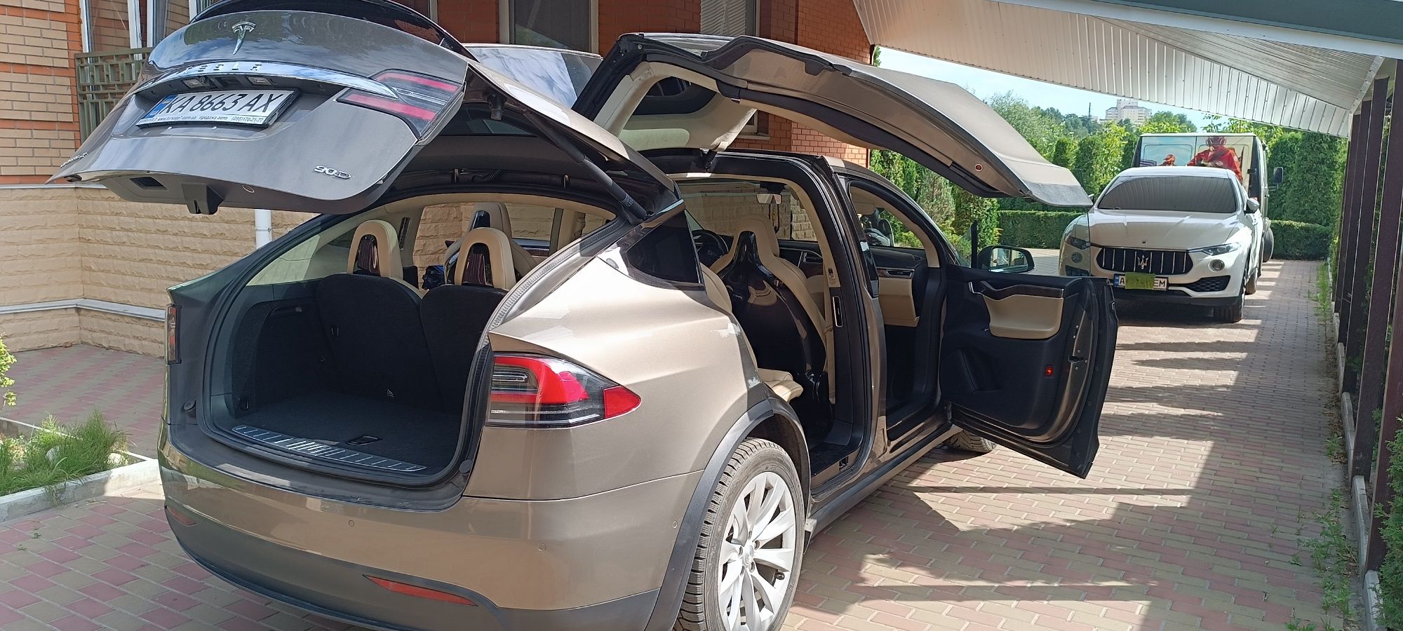 Tesla X90D 2016 року