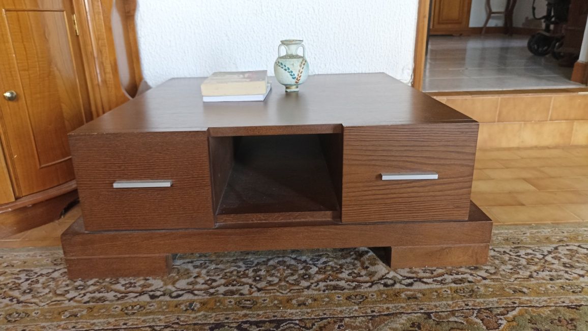 Mesa de centro em madeira maciça
