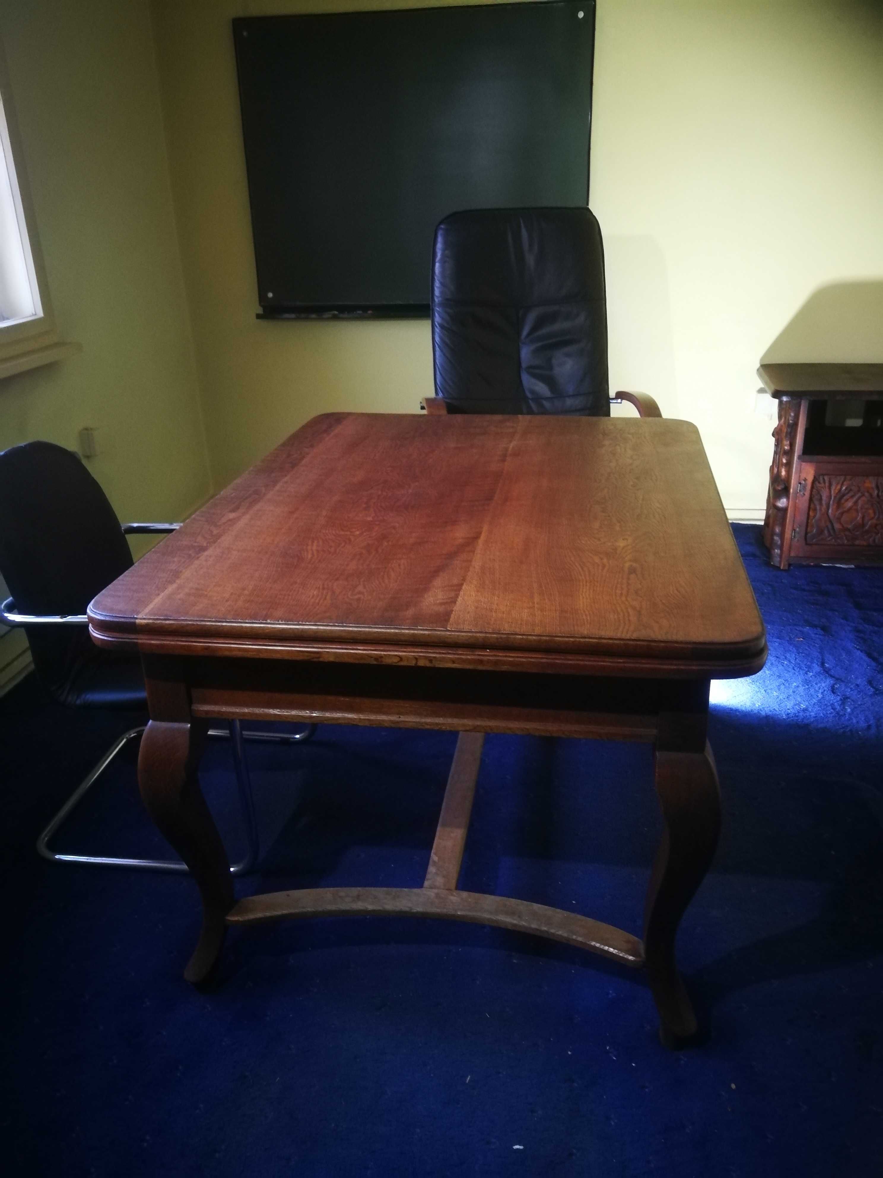 Stół drewniany w stylu Biedermeier