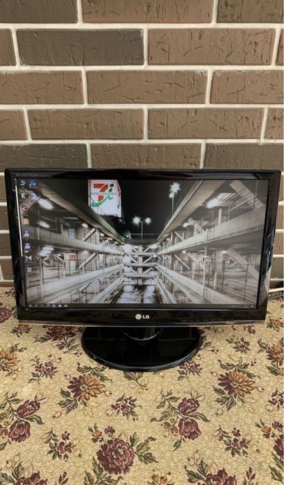 Монитор LG 24 дюйма