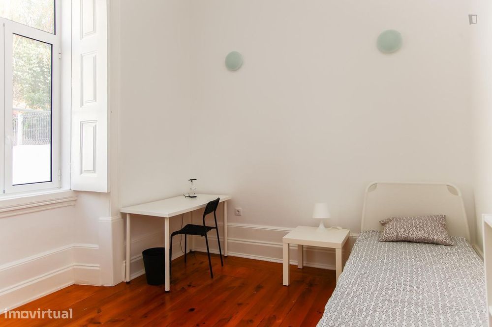23779 - Quarto de solteiro com encanto perto...