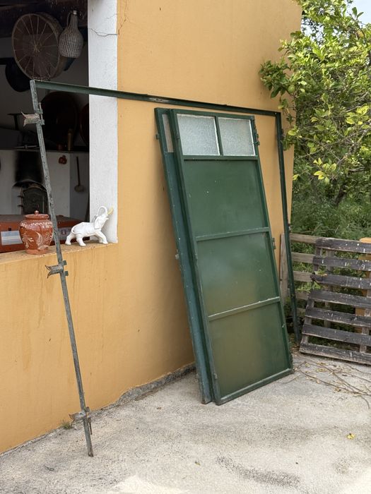 Portão de garagem em ferro 3,0m x 2,1m – com janela superior