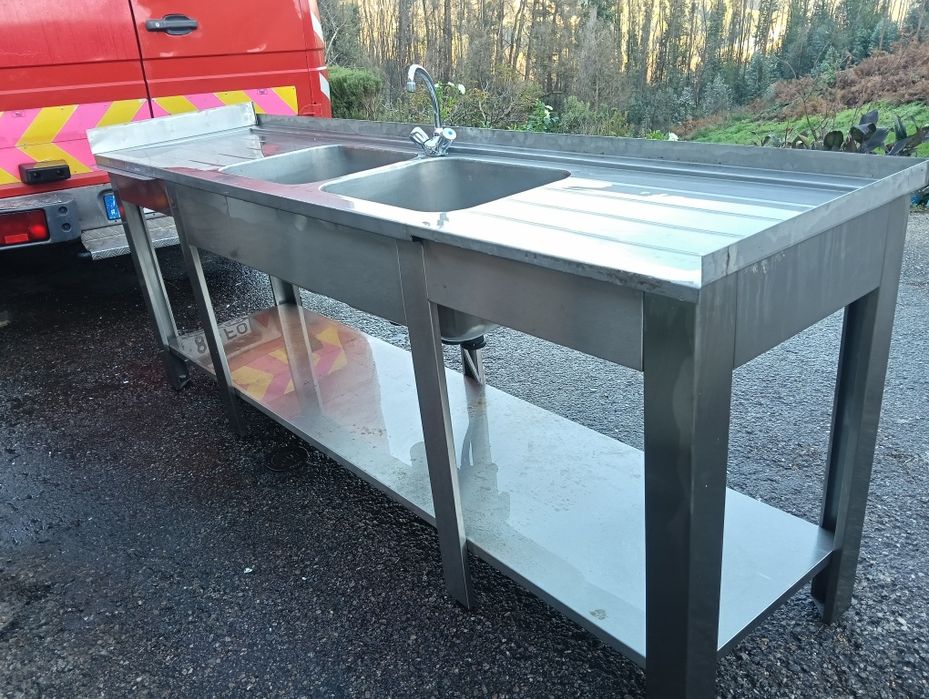 Bancada em inox com 2 pios