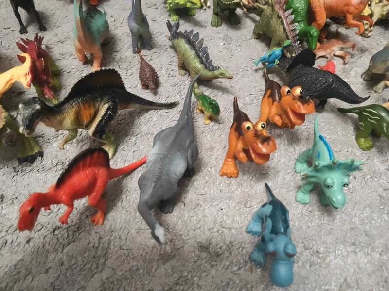 dinozaury figurki