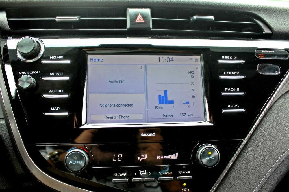 Toyota Camry SE      2020