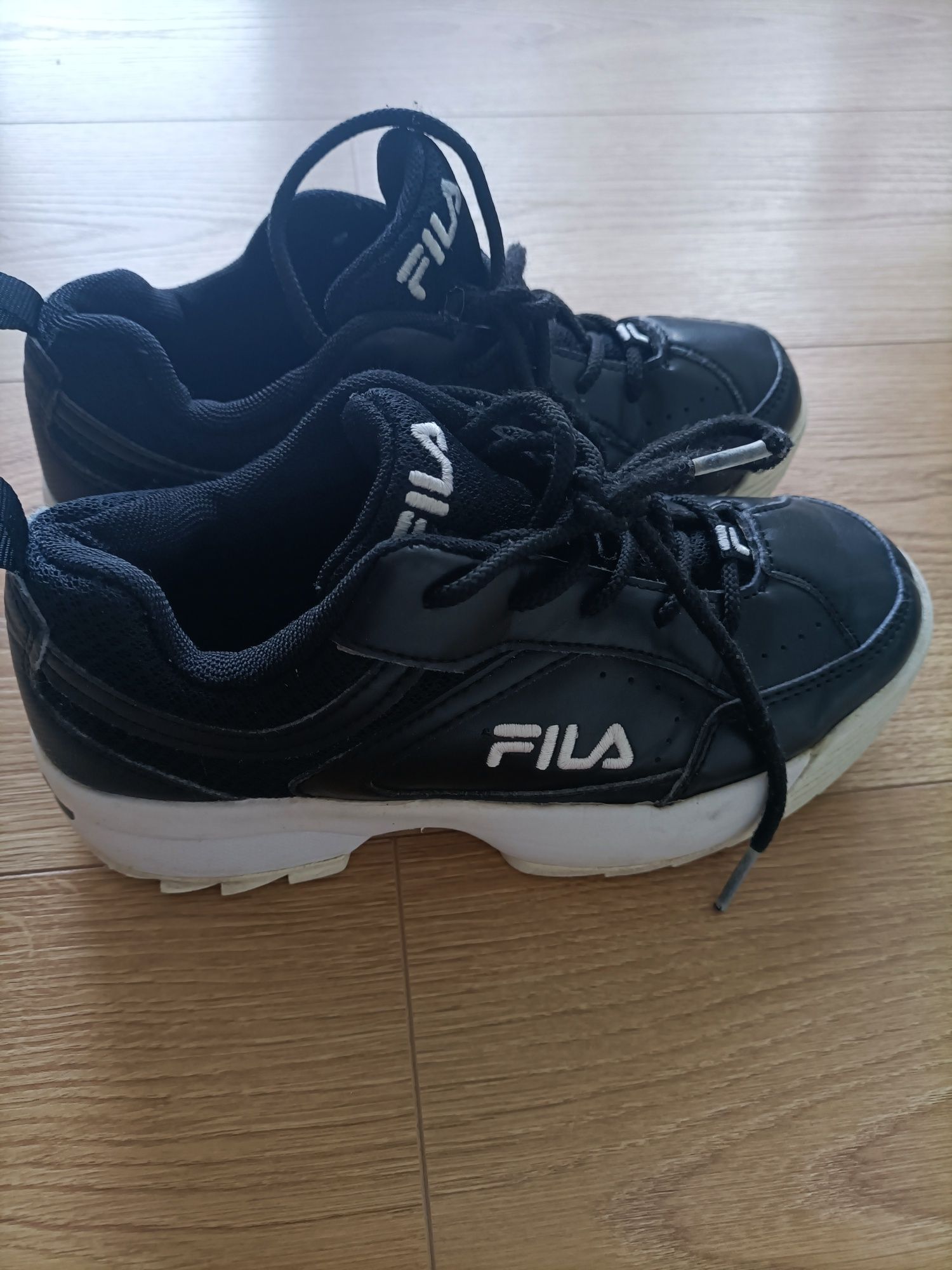 Buty dziewczęce rozmiar 33 Fila 50 zł