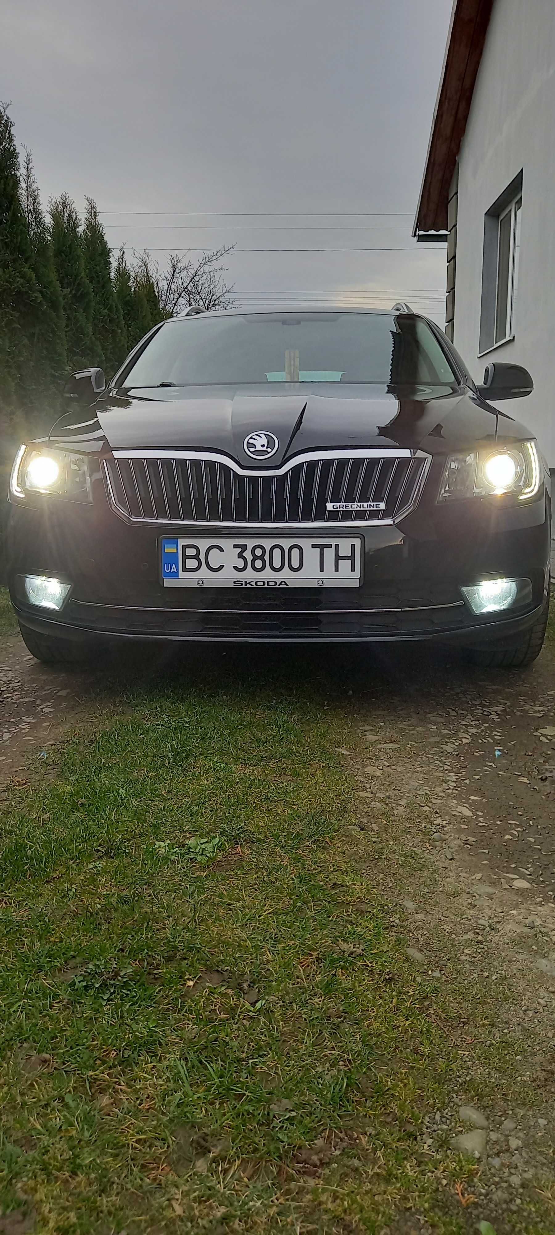 Skoda Superb  2013року