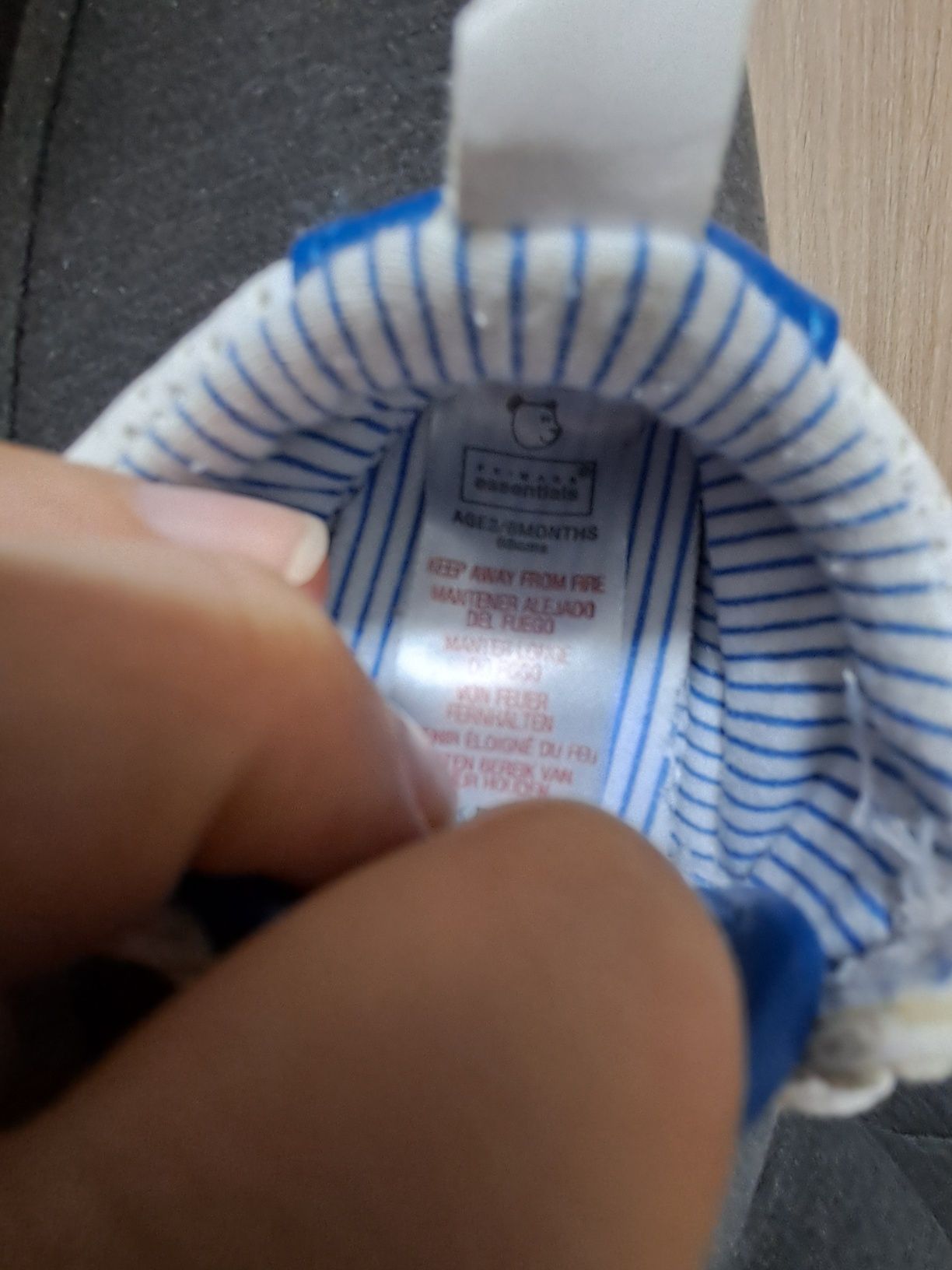 Niechodki buciki dla chłopca 3-6mcy. Stan bardzo dobry.  Essentials