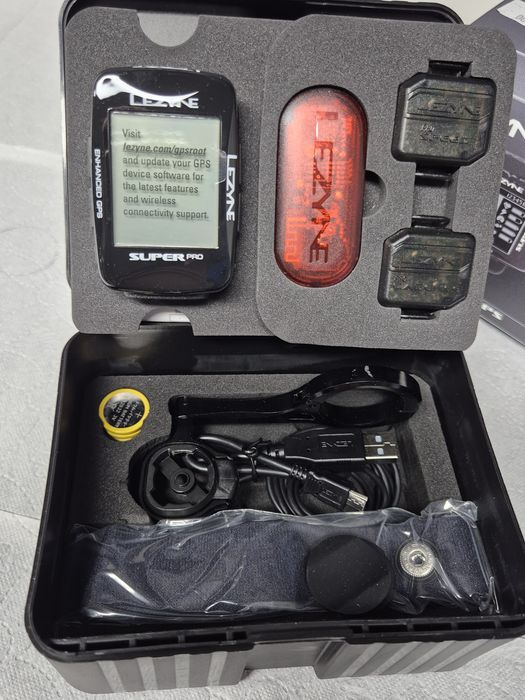 Licznik rowerowy lezyne super pro nawigacja jak garmin edge czy wahoo