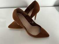 Sapatos de salto alto