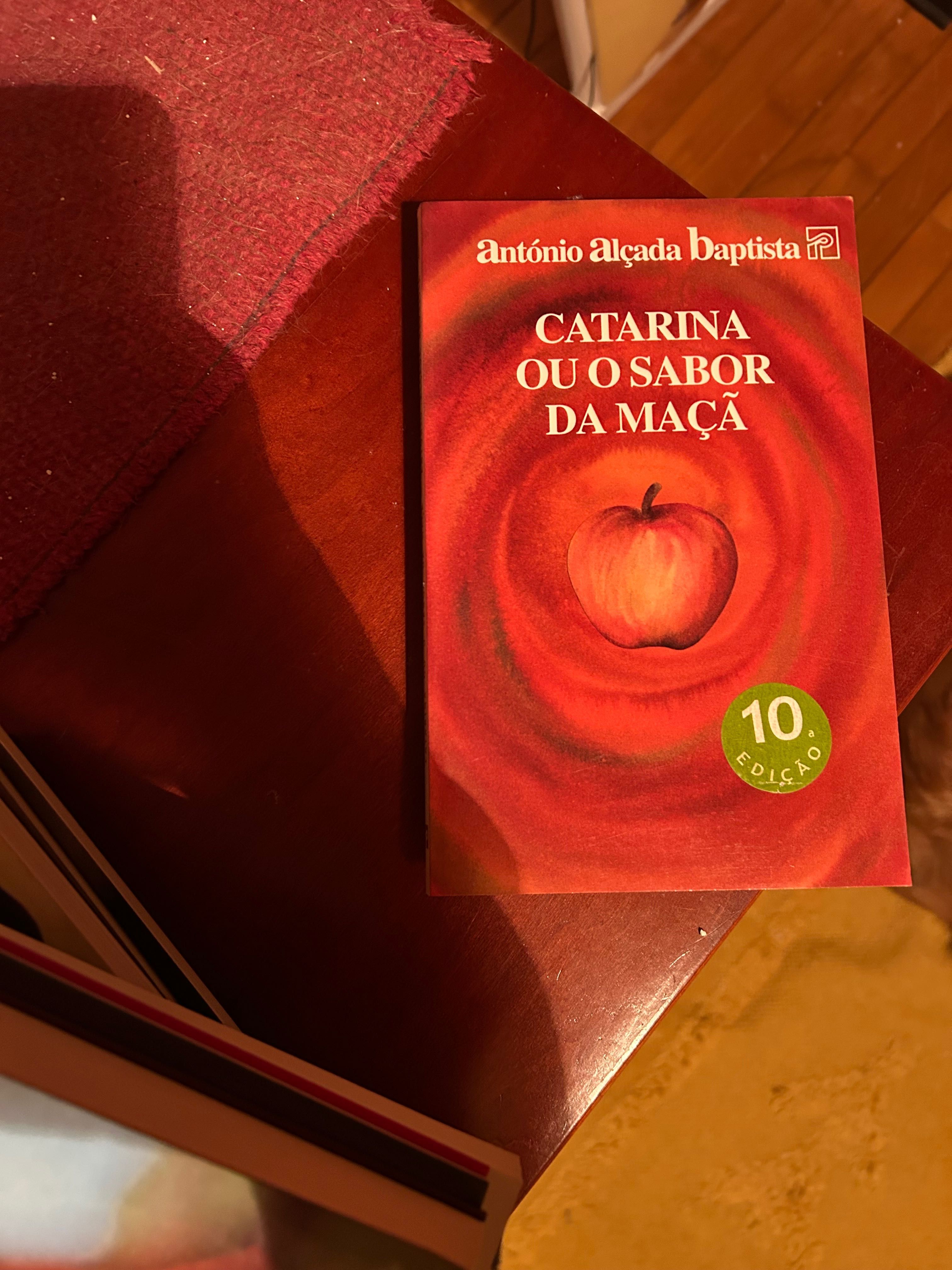 Livros variados.