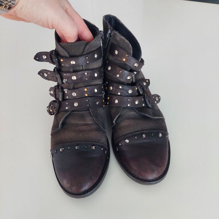 Botas em pele pretas