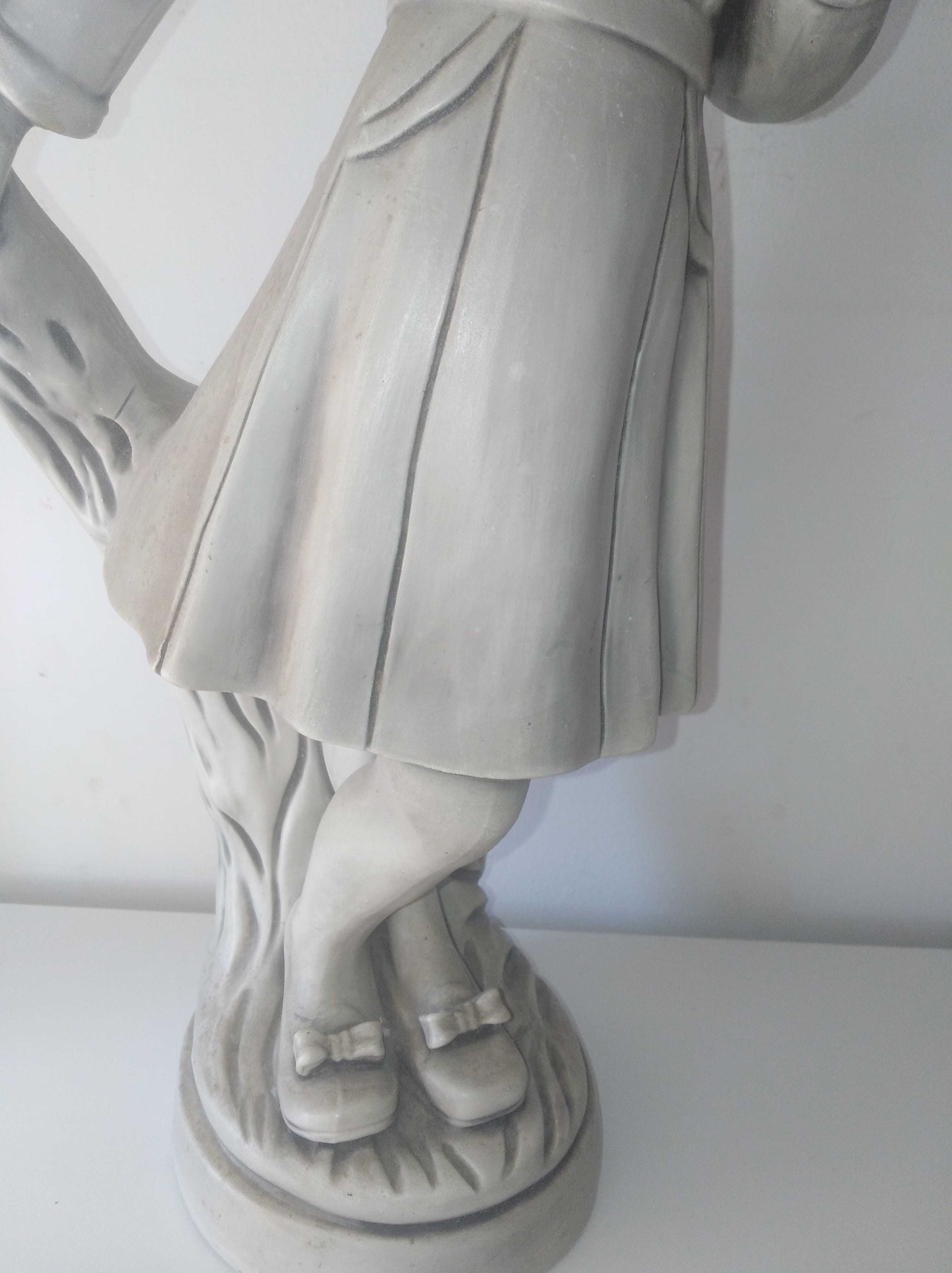 Estatua Menina c/ Livro 50cm, anos 70