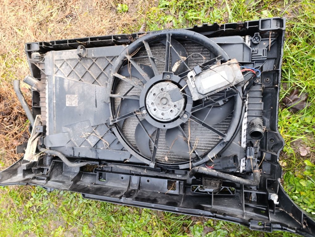 Przód przedni pas chłodnice mazda 3bk