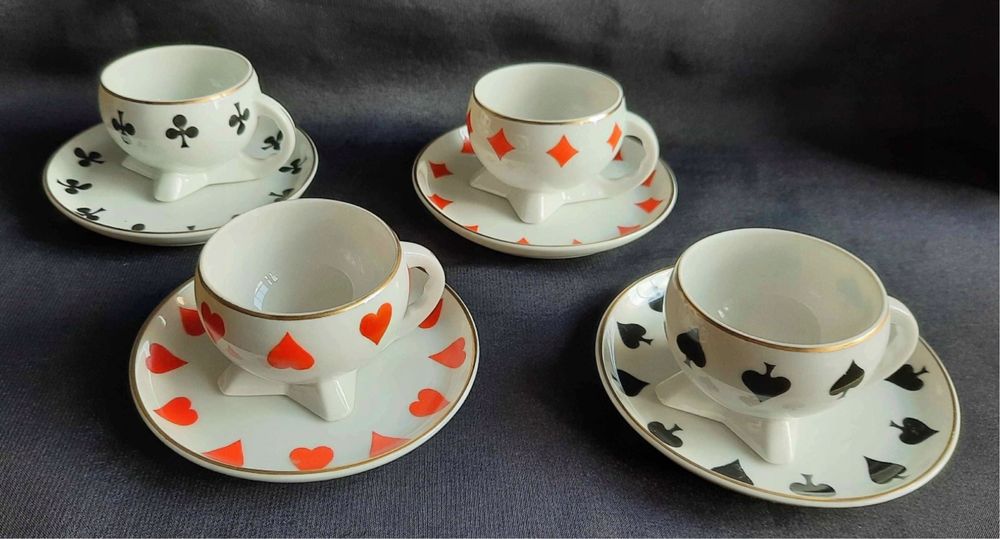 Cztery filiżanki Ćmielów kula motyw karciany unikat