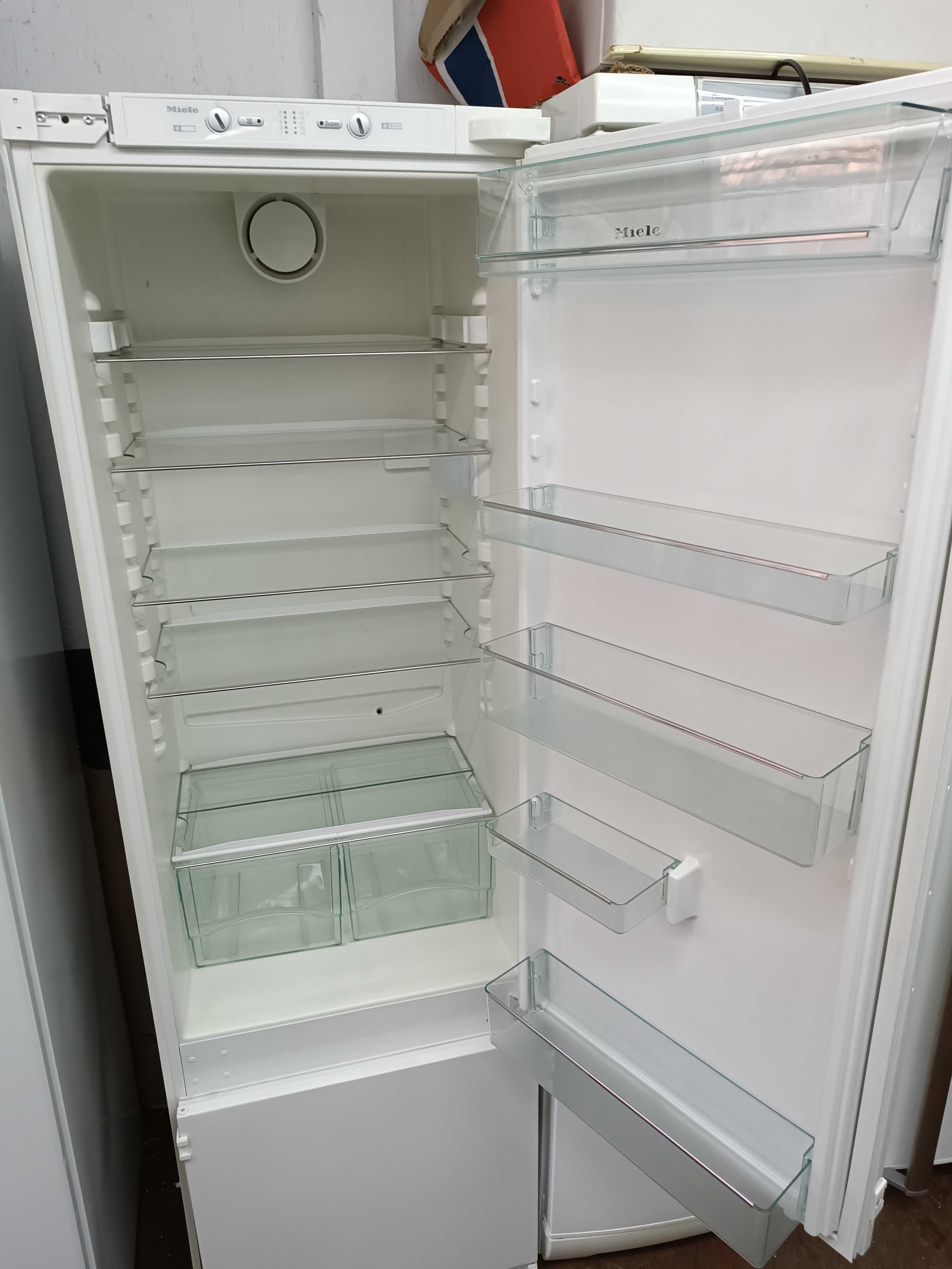 Używana Chłodziarko-zamrażarka  do zabudowy Miele KF 9712 iD