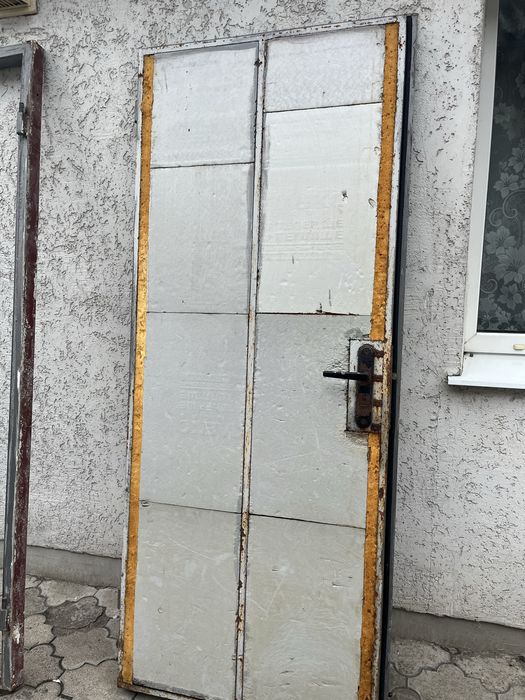 Двері металеві продам