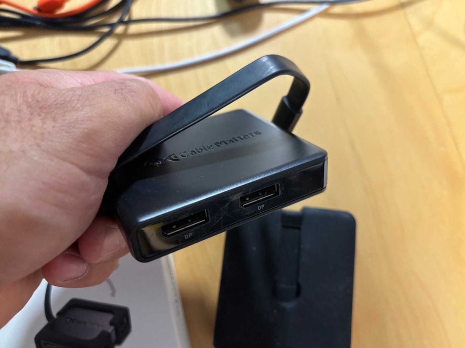 Mini dock usb-c para portátil com 2xDP Cable Matters 201055-BLK