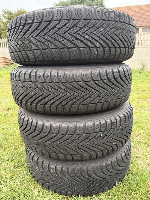 Opony zimowe Pirelli Winter + felgi 185/65 15 super stan FIAT ALFA