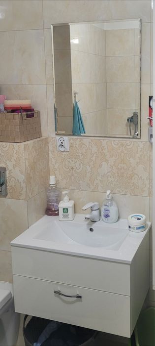 Szafka łazienkowa z umywalką + lustro