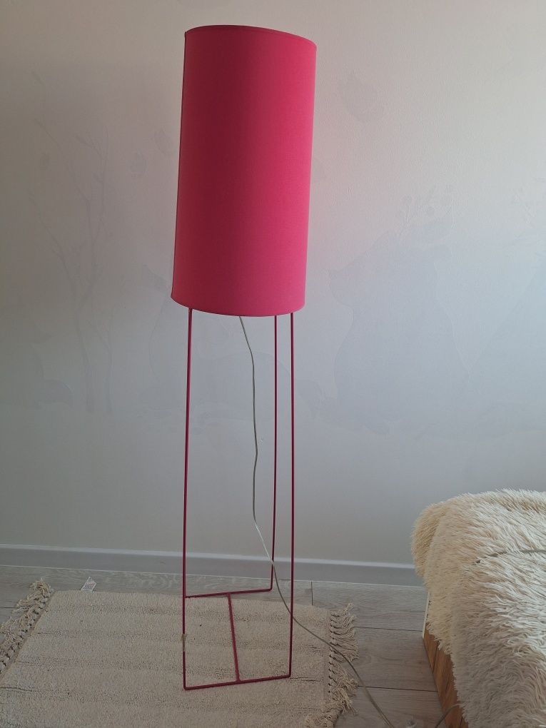 Lampa stojąca rozowa