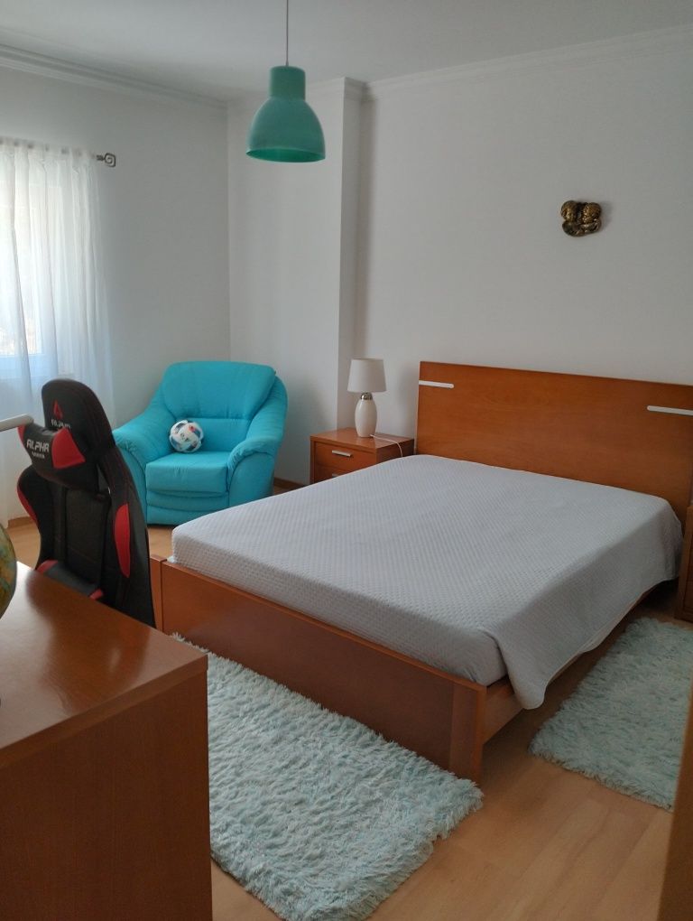 Moradia T4 com piscina em zona tranquila