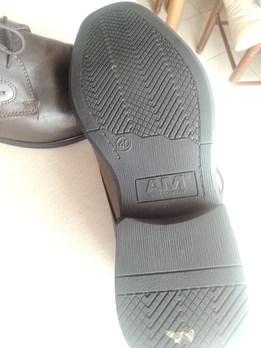 Sapatos de homem novos