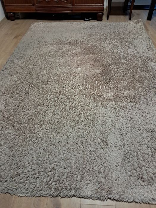 Dywan beżowy. Jasny.