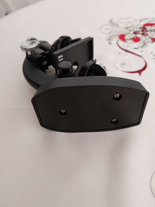 Microscópio decorativo em muito bom estado