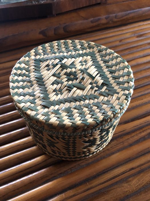 Pequeno cesto para acondicionar varios artigos