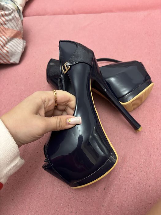 Стрипы высокий каблук новые