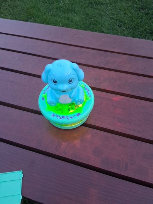 Obrotowy projektor z kreskówek Elektryczne zwierzątko z muzyką