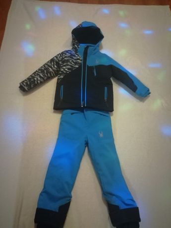 Продам зимний  костюм для мальчика возраст 6-8 лет