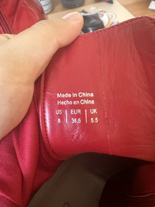 Червоні туфлі від ALDO