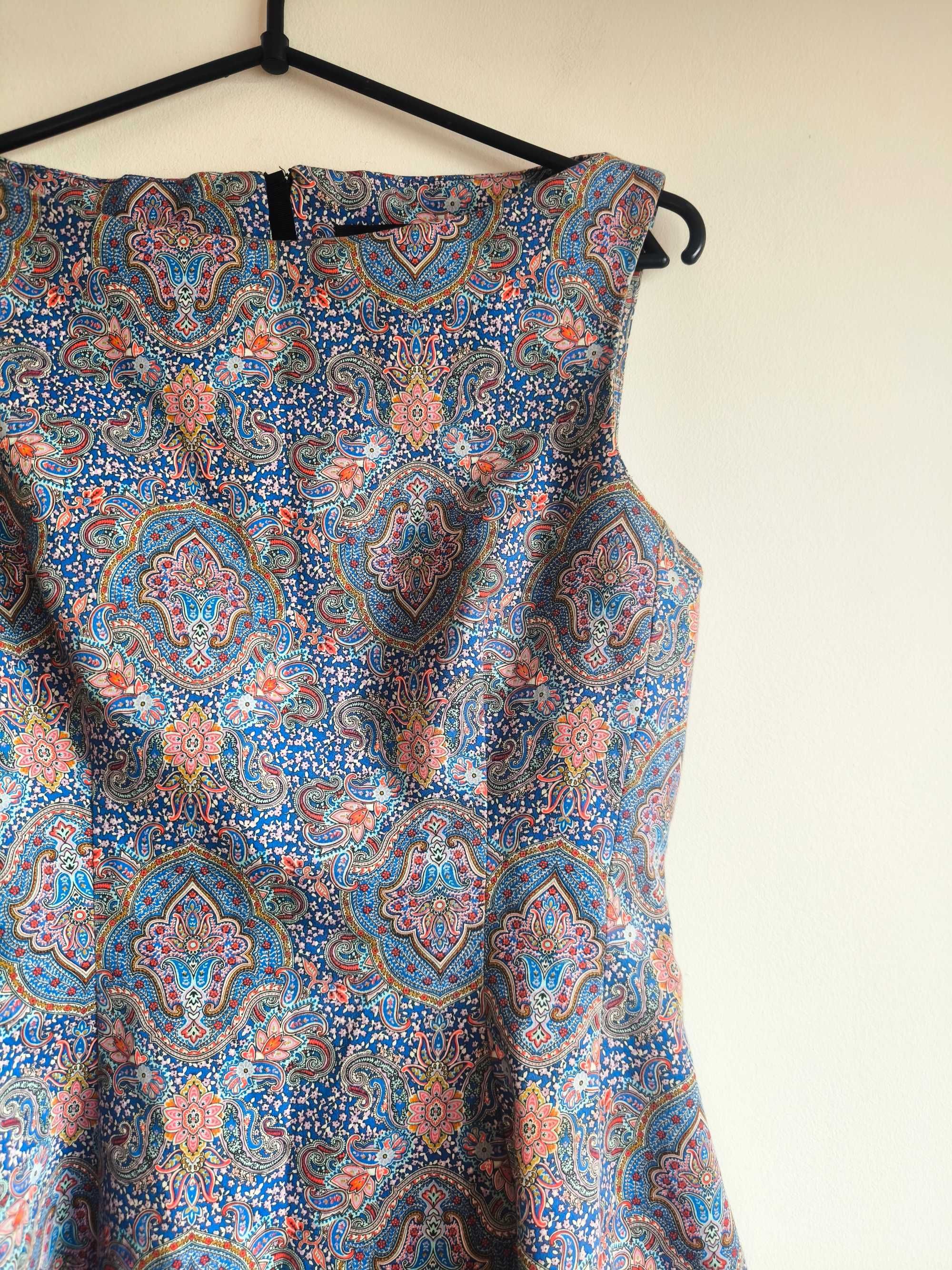Elegancka i stylowa sukienka marki Zara w rozmiarze S (36)