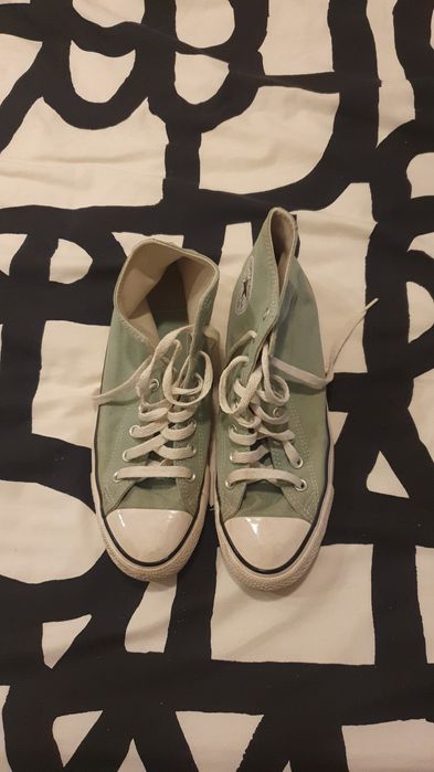 3 pares de ténis Converse e Adidas